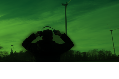 Mann mit Gehörschutz